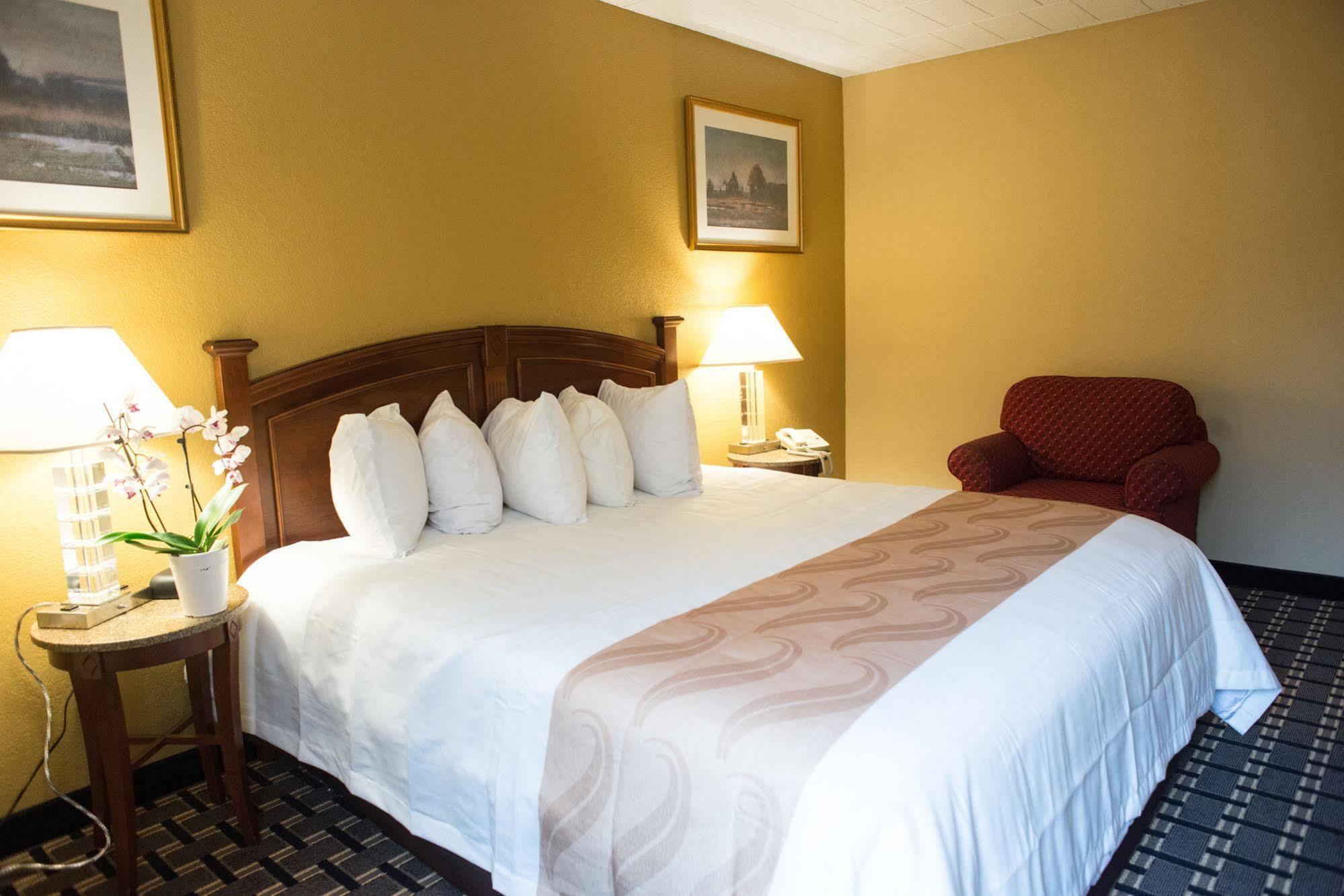 Quality Inn New Kensington Extérieur photo