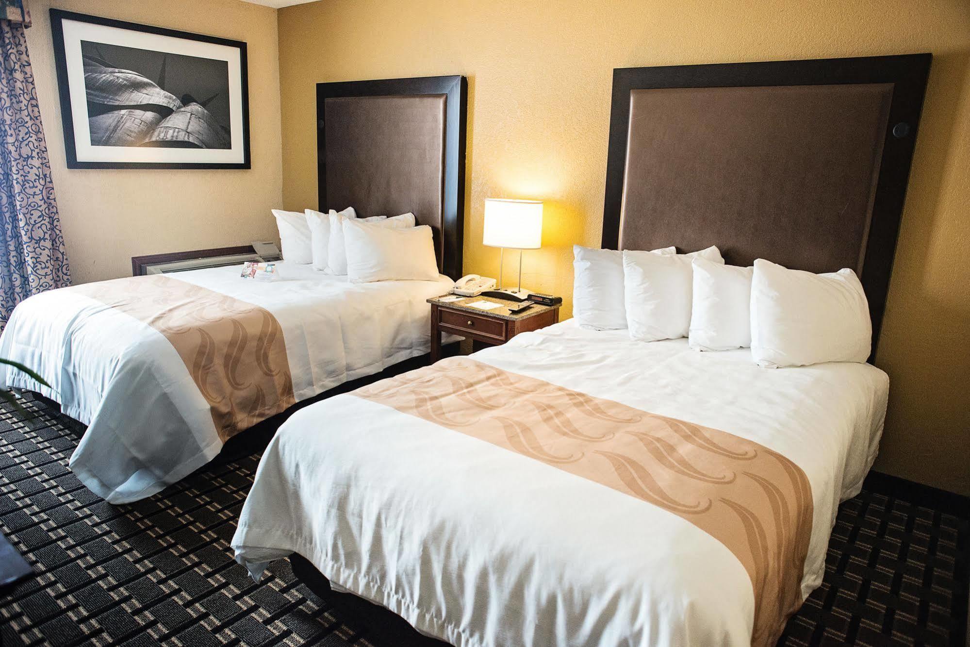Quality Inn New Kensington Extérieur photo