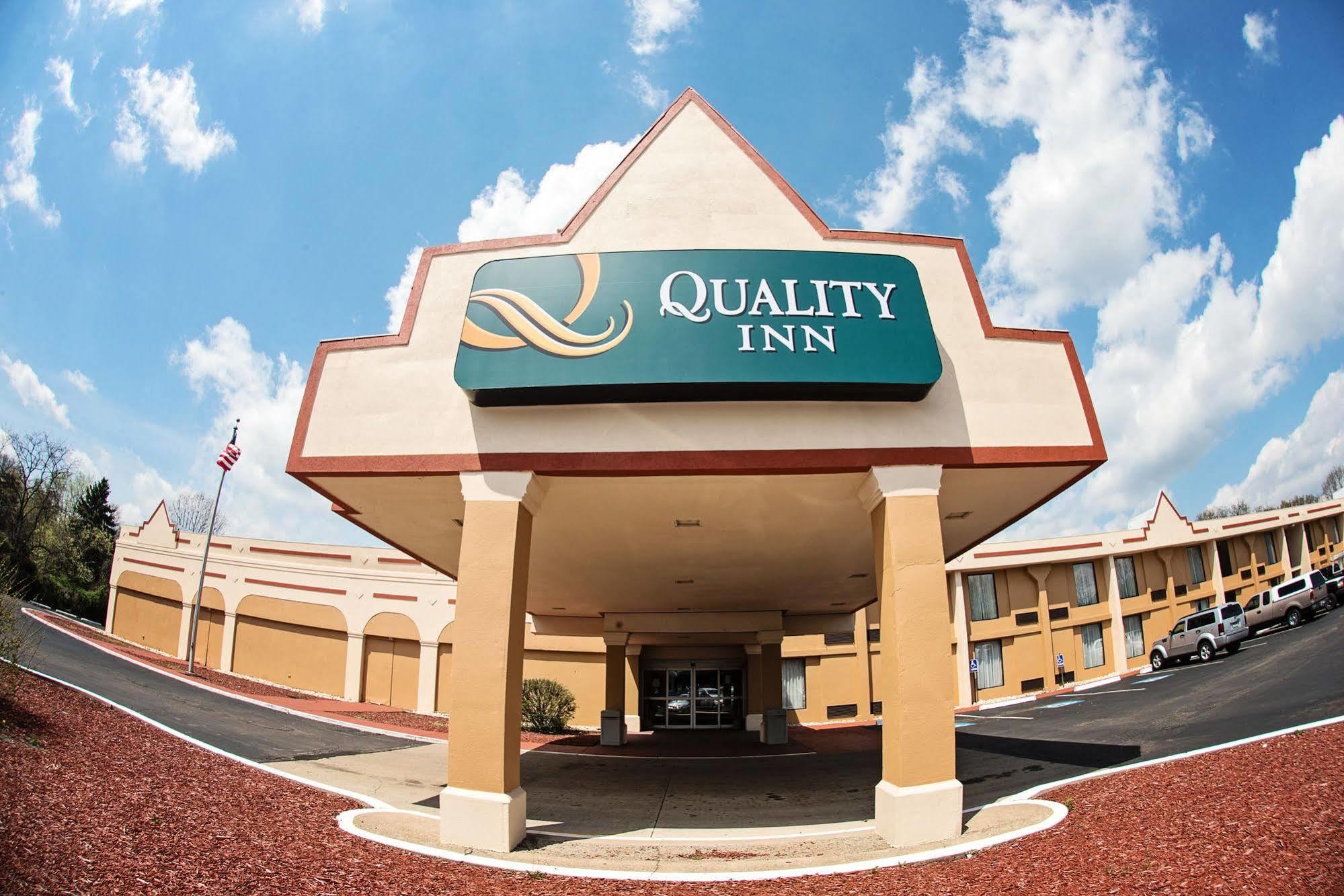 Quality Inn New Kensington Extérieur photo