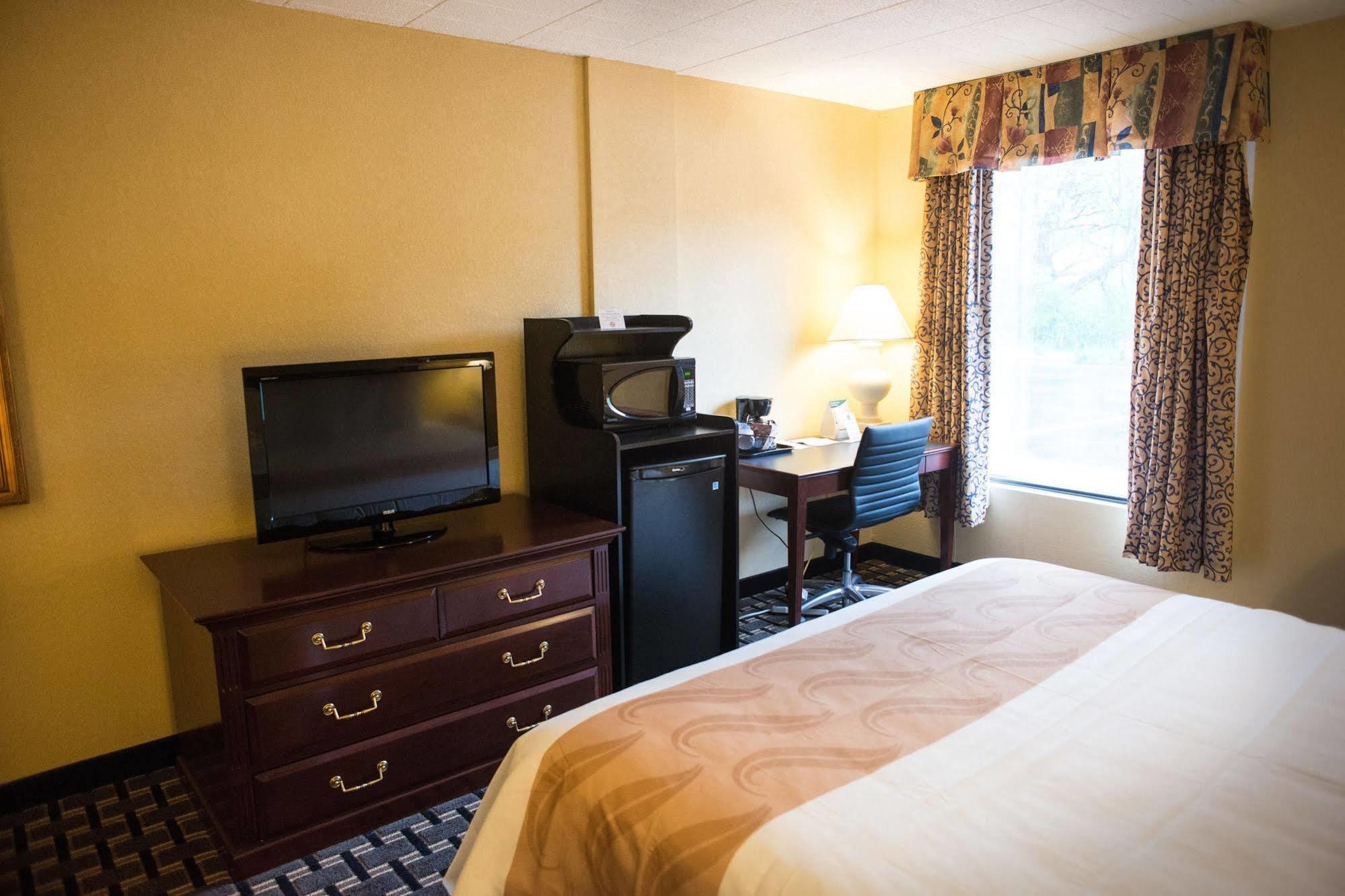 Quality Inn New Kensington Extérieur photo